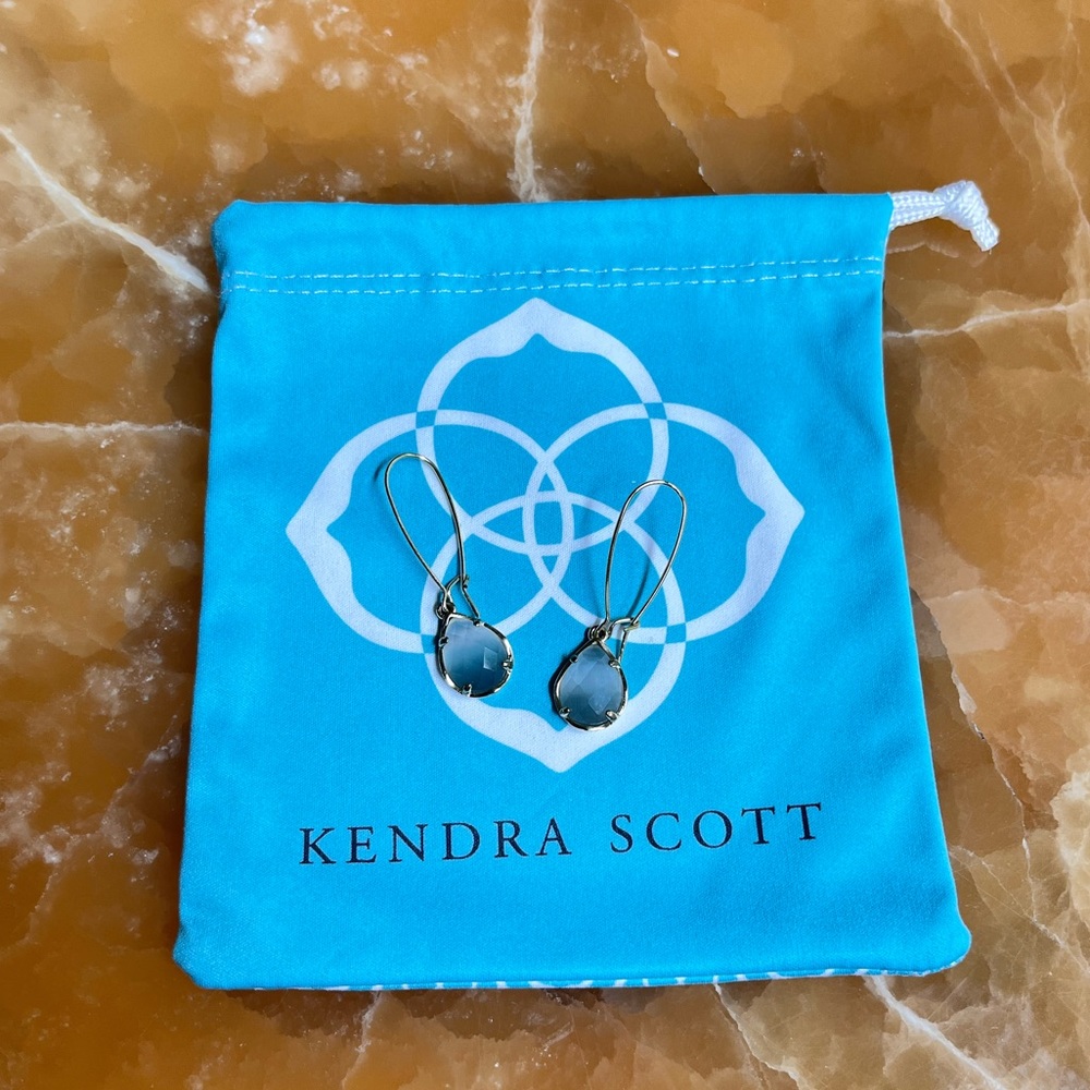 Kendra scott light gray earrings gold